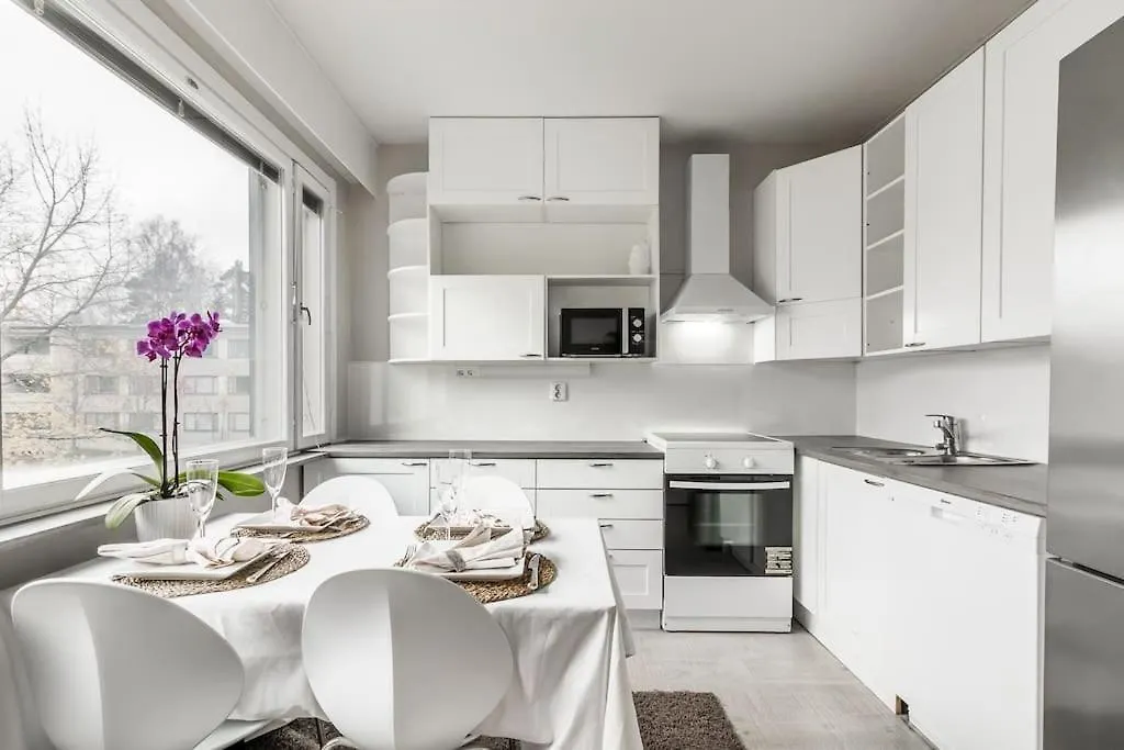 Upea 2 Makuuhuoneen Huoneisto Laehellae Lentokenttaeae! Apartamento Vantaa